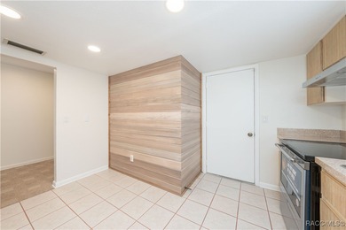 Welcome to easy Florida living in this clean, move-in-ready on Sugarmill Woods Golf and Country Club in Florida - for sale on GolfHomes.com, golf home, golf lot