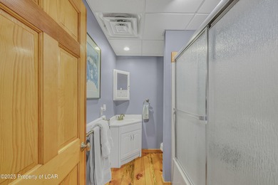 Stunning custom-built log chalet in desirable Eagle Rock Resort on Eagle Rock Golf and Ski Resort in Pennsylvania - for sale on GolfHomes.com, golf home, golf lot