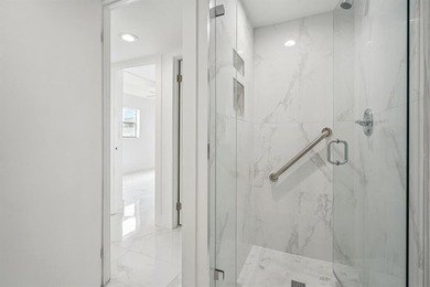 Beautifully remodeled first-floor 2-bedroom, 2-bath unit located on Kings Point Golf -Flanders Way in Florida - for sale on GolfHomes.com, golf home, golf lot