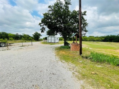 10 GORGEOUS acres with a deep tank, perimeter fences and a on Lakeside Country Club in Texas - for sale on GolfHomes.com, golf home, golf lot