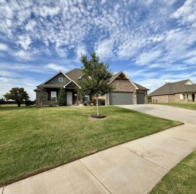 This beautifully maintained one-owner home sits in a desirable on Pheasant Run in Oklahoma - for sale on GolfHomes.com, golf home, golf lot