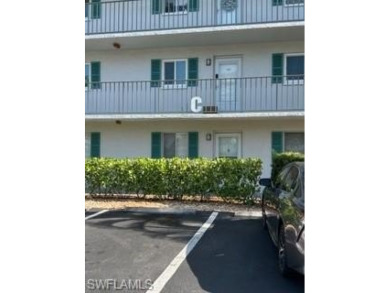 A WONDERFUL Location In The Heart Of Naples! Welcome To Your on Royal Palm Golf Club in Florida - for sale on GolfHomes.com, golf home, golf lot