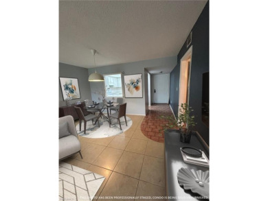 A WONDERFUL Location In The Heart Of Naples! Welcome To Your on Royal Palm Golf Club in Florida - for sale on GolfHomes.com, golf home, golf lot