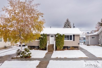 *******OPEN HOUSE SATURDAY 12/10/22 BETWEEN 12PM AND 2 PM on American Falls Golf Course in Idaho - for sale on GolfHomes.com, golf home, golf lot