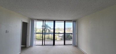 2/2 UNIT, OPEN KITCHEN, PANTRY & BREAKFAST AREA, TILED DINING on The President Country Club in Florida - for sale on GolfHomes.com, golf home, golf lot