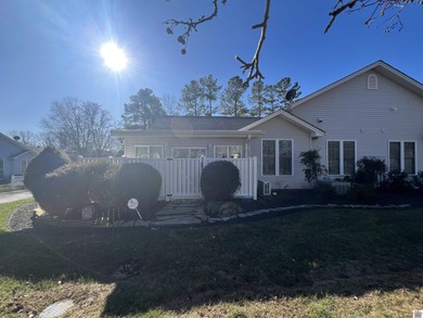 Living is easy in this one level luxurious condo situated close on Rolling Hills Country Club in Kentucky - for sale on GolfHomes.com, golf home, golf lot