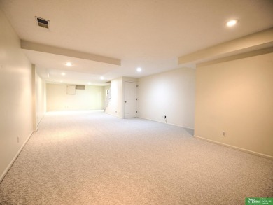 Dawn Grimshaw, M: , dgrimshaw,   - Beautiful condo in the gated on Oak Hills Country Club in Nebraska - for sale on GolfHomes.com, golf home, golf lot