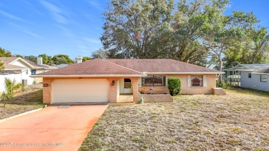 Amazing opportunity with this charming 3 bedroom, 2 bathroom on Heather Golf and Country Club in Florida - for sale on GolfHomes.com, golf home, golf lot