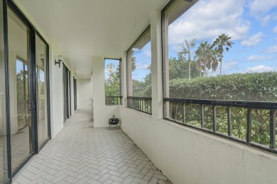 NEW ROOF April 2025  MOTIVATED SELLER! Don't miss this spacious on Fountains Golf and Country Club in Florida - for sale on GolfHomes.com, golf home, golf lot
