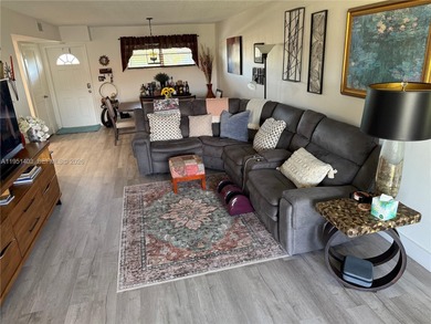 Beautiful and spacious 2-bedroom, 2-bathroom unit located in the on Hollybrook Golf and Tennis Club  in Florida - for sale on GolfHomes.com, golf home, golf lot