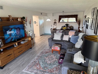 Beautiful and spacious 2-bedroom, 2-bathroom unit located in the on Hollybrook Golf and Tennis Club  in Florida - for sale on GolfHomes.com, golf home, golf lot