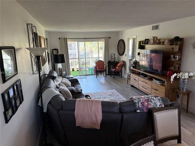 Beautiful and spacious 2-bedroom, 2-bathroom unit located in the on Hollybrook Golf and Tennis Club  in Florida - for sale on GolfHomes.com, golf home, golf lot