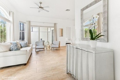 TREMENDOUS OPPORTUNITY FOR THIS COZY 2BR+DEN, 2 BA VILLA on Ibis Golf and Country Club in Florida - for sale on GolfHomes.com, golf home, golf lot