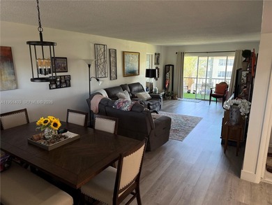 Beautiful and spacious 2-bedroom, 2-bathroom unit located in the on Hollybrook Golf and Tennis Club  in Florida - for sale on GolfHomes.com, golf home, golf lot