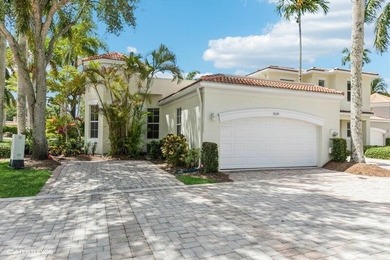 TREMENDOUS OPPORTUNITY FOR THIS COZY 2BR+DEN, 2 BA VILLA on Ibis Golf and Country Club in Florida - for sale on GolfHomes.com, golf home, golf lot