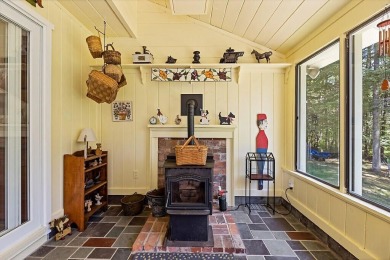 Welcome to this charming Colonial Revival offering 3 bedrooms on J.W. Parks Golf Course in Maine - for sale on GolfHomes.com, golf home, golf lot