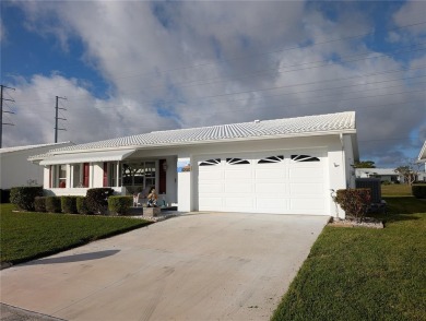 Under contract-accepting backup offers. Attention Golfers on Mainlands Golf Club in Florida - for sale on GolfHomes.com, golf home, golf lot