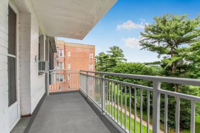 Bright and sunny 1-bedroom, 1-bathroom Co-Op Unit For Sale in on Wykagyl Country Club in New York - for sale on GolfHomes.com, golf home, golf lot
