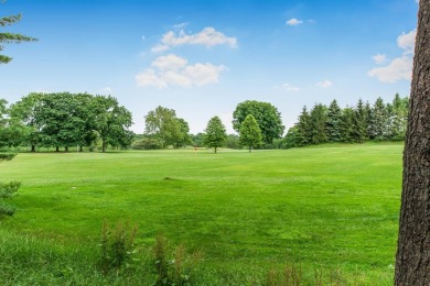 Bright and sunny 1-bedroom, 1-bathroom Co-Op Unit For Sale in on Wykagyl Country Club in New York - for sale on GolfHomes.com, golf home, golf lot