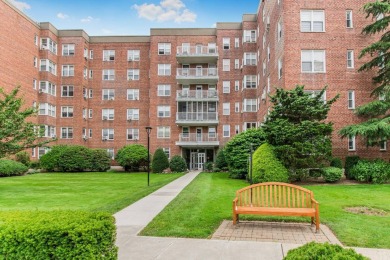Bright and sunny 1-bedroom, 1-bathroom Co-Op Unit For Sale in on Wykagyl Country Club in New York - for sale on GolfHomes.com, golf home, golf lot