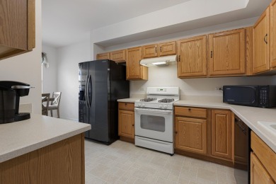 LOVELY JAMES MODEL * 2 BEDROOMS * 2 BATHROOMS * 1,389 SQ FT OF on Whisper Creek Golf Club in Illinois - for sale on GolfHomes.com, golf home, golf lot