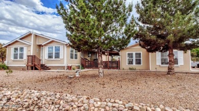 Spacious 2 bed/2 bath, 1794 sqft home on a 1/2 acre lot in Park on Snowflake Municipal Golf Course in Arizona - for sale on GolfHomes.com, golf home, golf lot