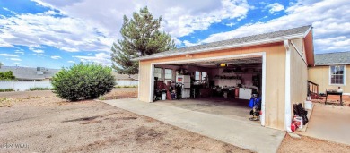 Spacious 2 bed/2 bath, 1794 sqft home on a 1/2 acre lot in Park on Snowflake Municipal Golf Course in Arizona - for sale on GolfHomes.com, golf home, golf lot