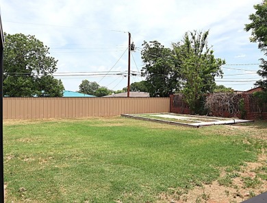 Updated 3 bedroom, 1 bathroom home only blocks from a golf on Sweetwater Country Club in Texas - for sale on GolfHomes.com, golf home, golf lot