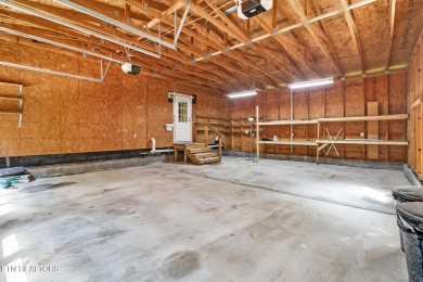Three bedroom manufactured home with lake frontage on Lake on Lake Tansi Village Country Club in Tennessee - for sale on GolfHomes.com, golf home, golf lot