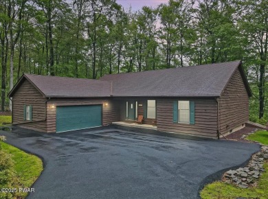 Tanglwood Lakes meticulous 3 Bedroom/2.5 Bath Ranch home.  This on Paupack Hills Golf and Country Club in Pennsylvania - for sale on GolfHomes.com, golf home, golf lot