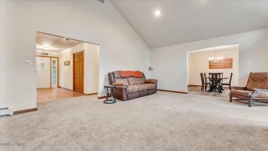 Tanglwood Lakes meticulous 3 Bedroom/2.5 Bath Ranch home.  This on Paupack Hills Golf and Country Club in Pennsylvania - for sale on GolfHomes.com, golf home, golf lot