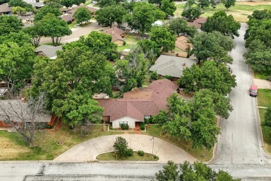 Step into this beautifully renovated home, just around the on Sweetwater Country Club in Texas - for sale on GolfHomes.com, golf home, golf lot