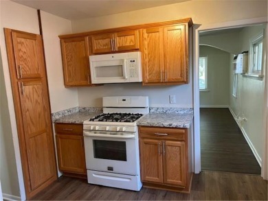 Welcome to Como! The home is with in walkable distance to the on Como Golf Course in Minnesota - for sale on GolfHomes.com, golf home, golf lot