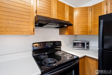 Fantastic condo in a fantastic location at a fantastic price! on Collindale Golf Course in Colorado - for sale on GolfHomes.com, golf home, golf lot