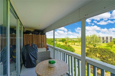 Gorgeous and completely remodeled 2/2 unit. Open-concept kitchen on Inverrary Country Club in Florida - for sale on GolfHomes.com, golf home, golf lot