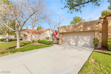 Beautiful townhome in Sun City Summerlin! This highly desirable on Highland Falls Golf Club in Nevada - for sale on GolfHomes.com, golf home, golf lot