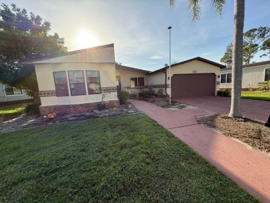 This well-cared for Palm Harbor stucco home provides beautiful on Del Tura Golf and Country Club in Florida - for sale on GolfHomes.com, golf home, golf lot