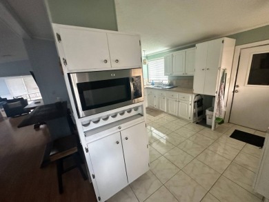 This well-cared for Palm Harbor stucco home provides beautiful on Del Tura Golf and Country Club in Florida - for sale on GolfHomes.com, golf home, golf lot