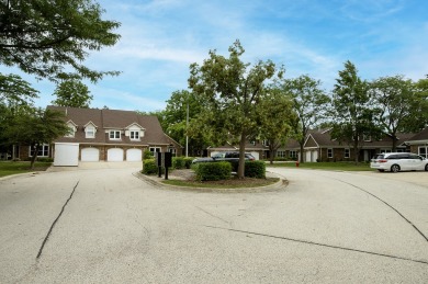 End unit town home, open layout in Stevenson High School on The Arboretum Club in Illinois - for sale on GolfHomes.com, golf home, golf lot