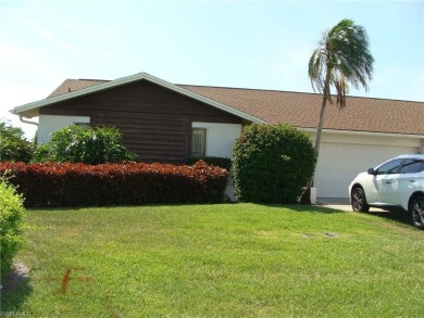 Gorgeous full 3 bedroom/ 2 bath villa in Lakewood on golf course on The Glades Golf and Country Club in Florida - for sale on GolfHomes.com, golf home, golf lot