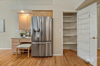 Looking for single level living in a convenient Eagle on Eagle Hills Golf Course in Idaho - for sale on GolfHomes.com, golf home, golf lot