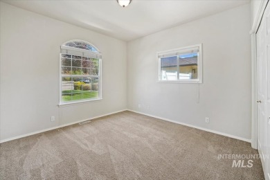 Looking for single level living in a convenient Eagle on Eagle Hills Golf Course in Idaho - for sale on GolfHomes.com, golf home, golf lot