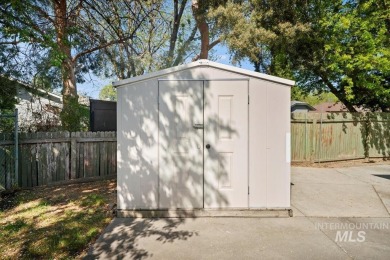 Looking for single level living in a convenient Eagle on Eagle Hills Golf Course in Idaho - for sale on GolfHomes.com, golf home, golf lot