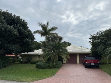 Great opportunity to make this house your own!   Excellent on Yacht and Country Club in Florida - for sale on GolfHomes.com, golf home, golf lot