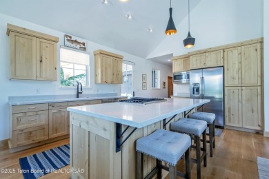 Convenience and comfort come together in this well-maintained on Huntsman Springs Golf Club in Idaho - for sale on GolfHomes.com, golf home, golf lot