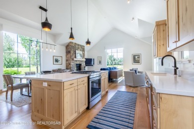 Convenience and comfort come together in this well-maintained on Huntsman Springs Golf Club in Idaho - for sale on GolfHomes.com, golf home, golf lot