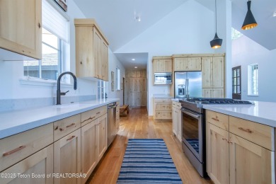 Convenience and comfort come together in this well-maintained on Huntsman Springs Golf Club in Idaho - for sale on GolfHomes.com, golf home, golf lot