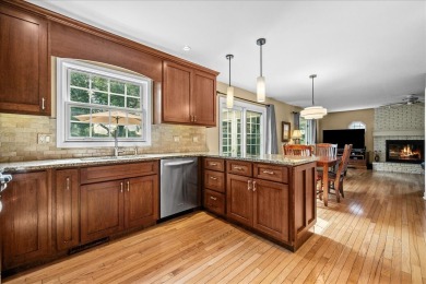 Cress Creek on the golf course! Enjoy this updated & spacious on Cress Creek Country Club in Illinois - for sale on GolfHomes.com, golf home, golf lot