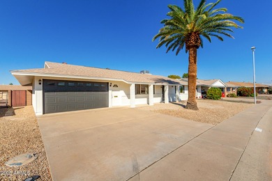 Beautifully updated home in Sun City's 55+ community. Fresh on Sun City Lakes West and East in Arizona - for sale on GolfHomes.com, golf home, golf lot