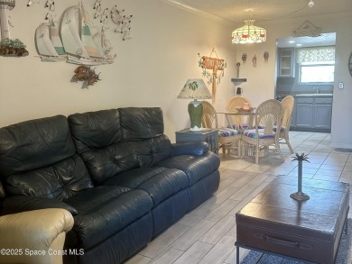 Charming single story, 2 bedroom, 2 bath condo nestled right on Mallards Landing Golf Course in Florida - for sale on GolfHomes.com, golf home, golf lot